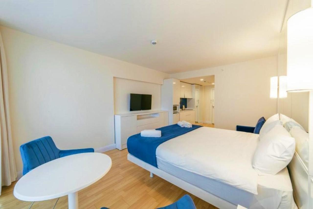 Panoramic Sea And City View Aparthotel In Orbi City Batumi Bagian luar foto