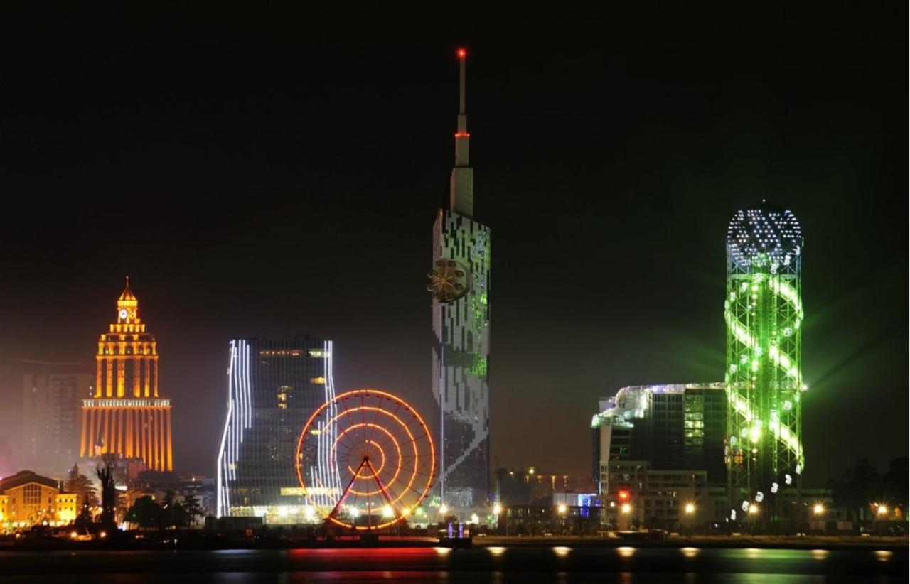 Panoramic Sea And City View Aparthotel In Orbi City Batumi Bagian luar foto