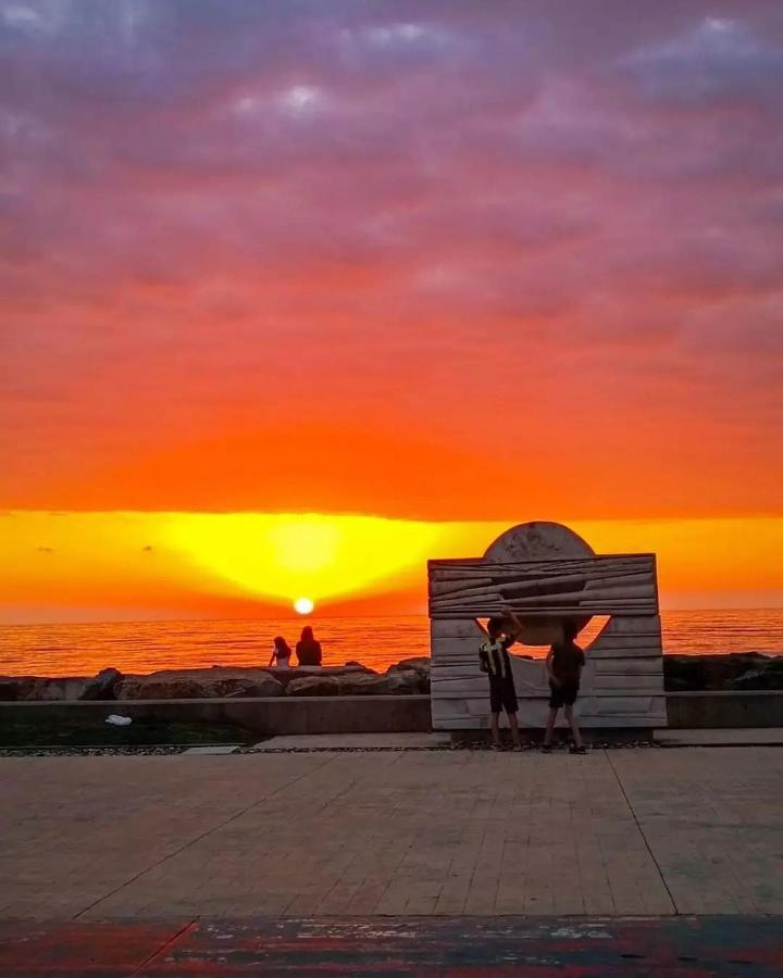 Panoramic Sea And City View Aparthotel In Orbi City Batumi Bagian luar foto