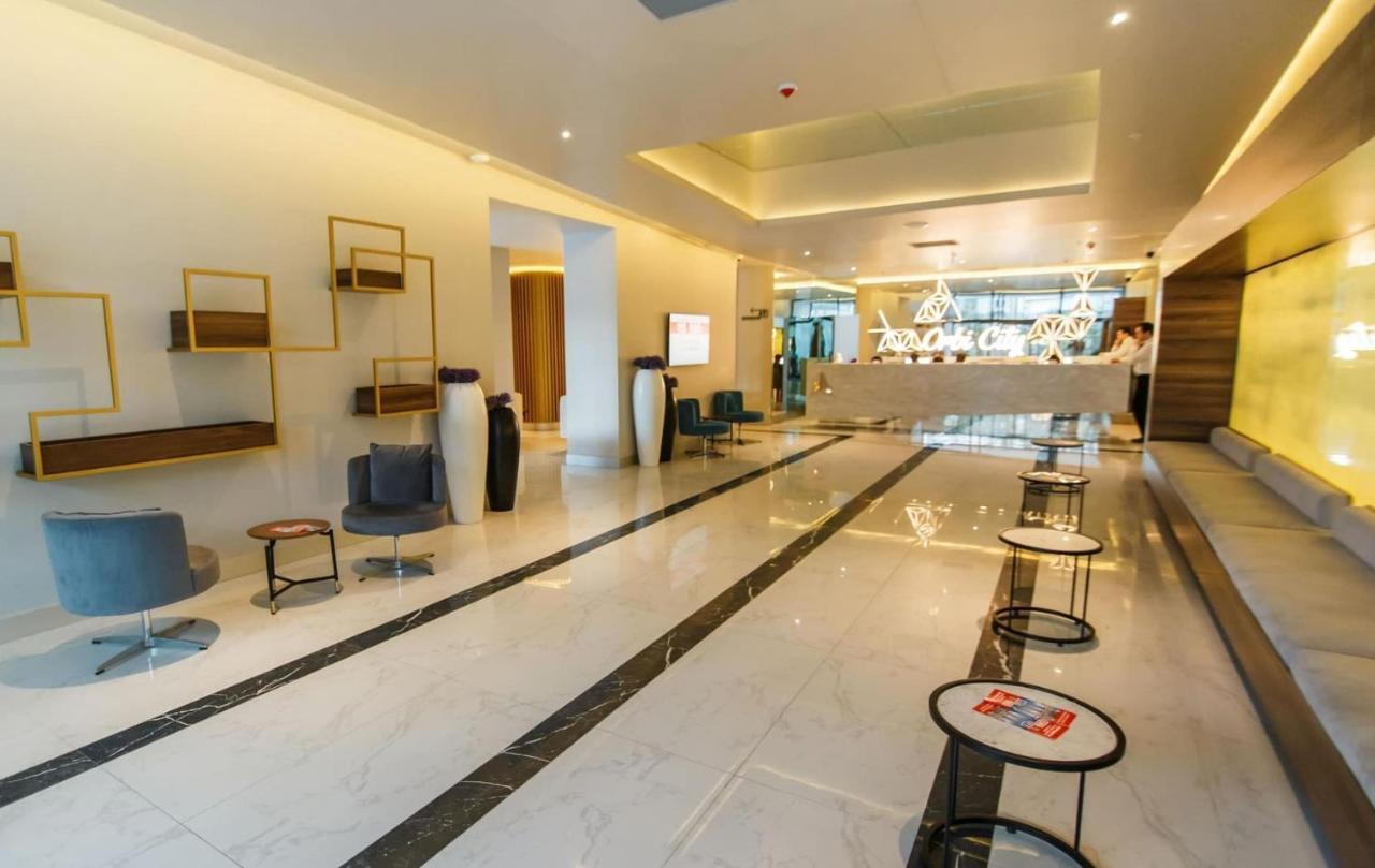 Panoramic Sea And City View Aparthotel In Orbi City Batumi Bagian luar foto