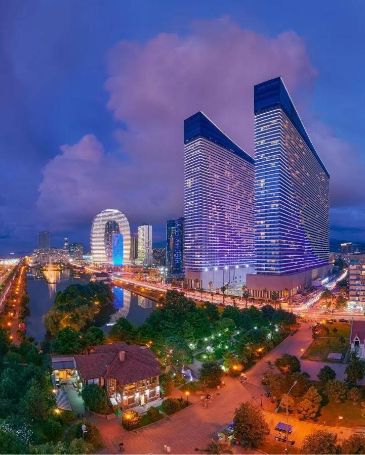 Panoramic Sea And City View Aparthotel In Orbi City Batumi Bagian luar foto